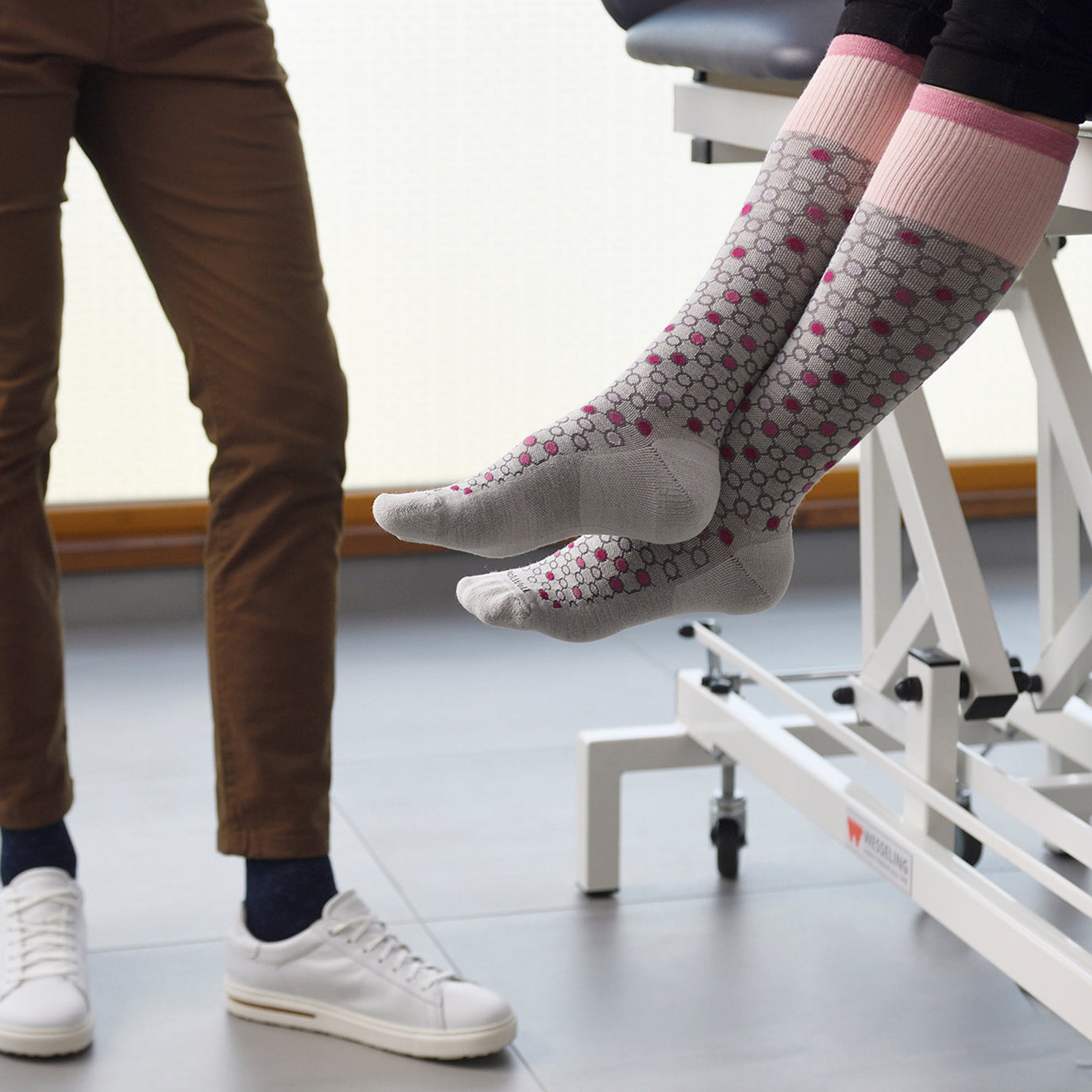 Dikke enkels en voeten: Zo voorkom je vochtophoping en ontdek hoe compressiekousen helpen Dikke enkels en voeten voorkomen